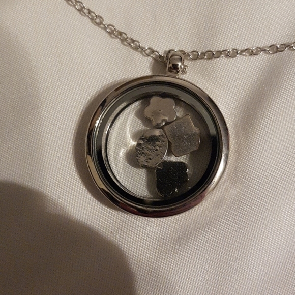 Women's Crystal Jewelry Round pendant necklace with 4 charms - Picture 4 of 4